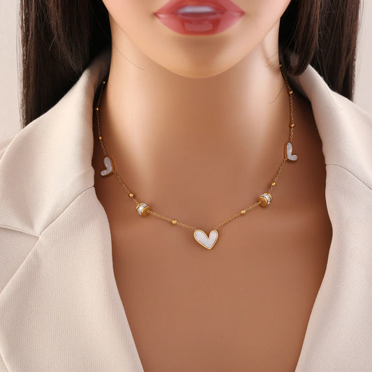 Collares de acero inoxidable con forma de corazón