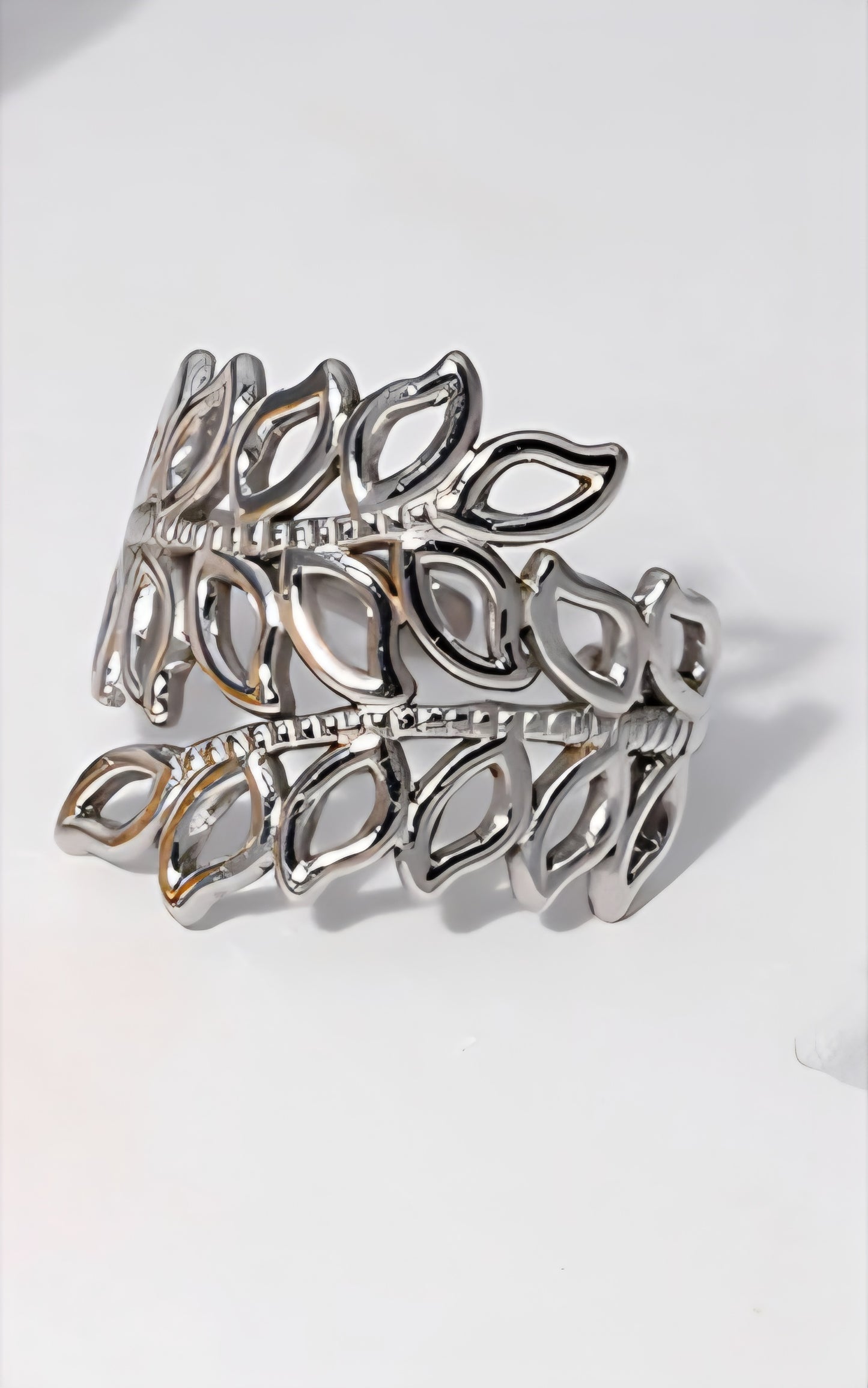 Anillos de acero inoxidable con hojas minimalistas