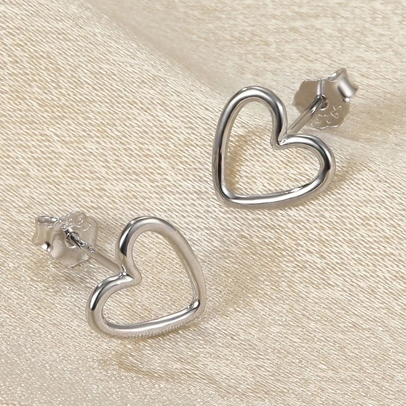 Par de pendientes de plata de ley con forma de corazón