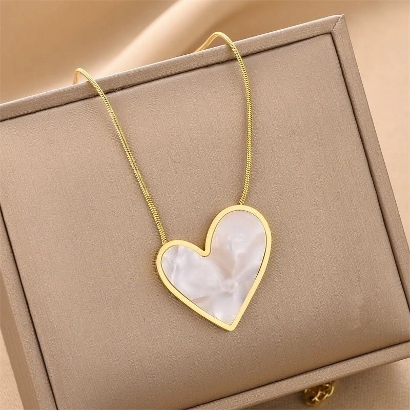 Collar con forma de corazón