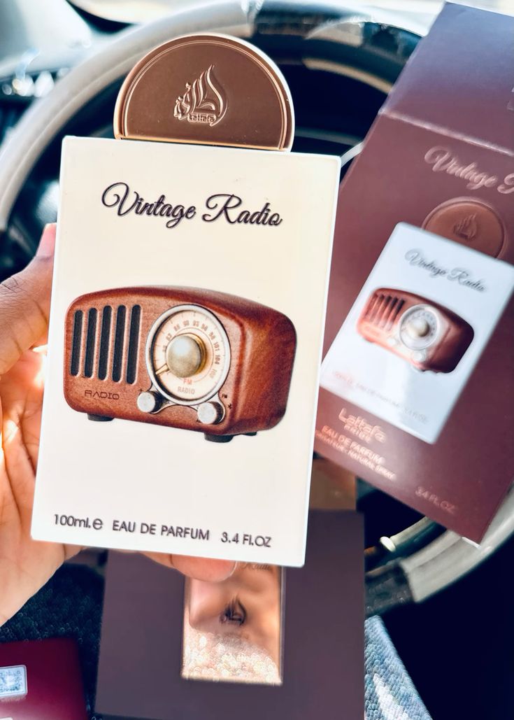 Vintage radio Lattafa